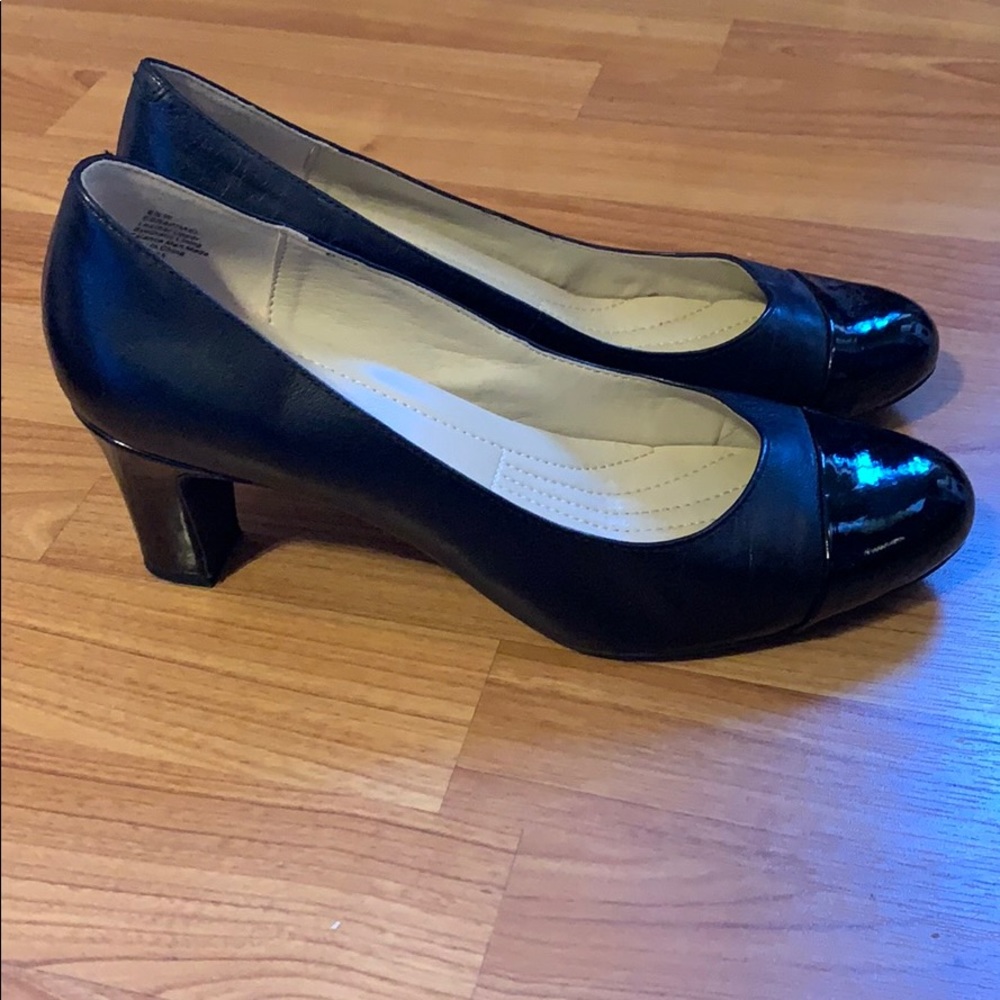 8.5 wide - Easy Spirit Raphael Black Leather Pumps